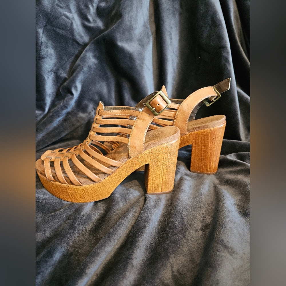 White Mountain Footbed Sandal Heels